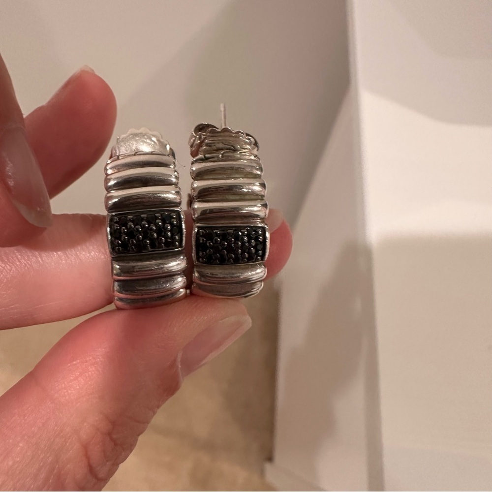 EUC Gorgeous John Hardy Bedeg Wide Ripple Earrings With Black Sapphire!